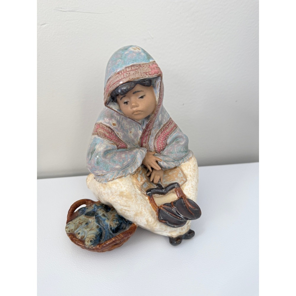 1985 Lladro Porcelain Figurine‎ Fish Vendor Basket Native American Inspired 2162